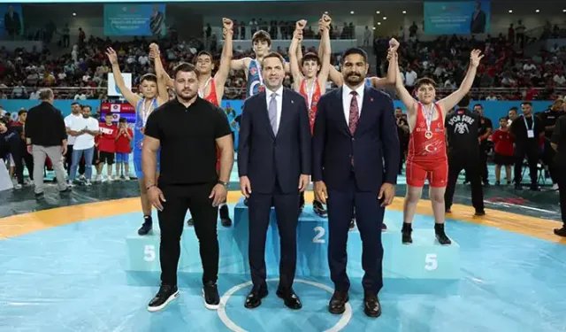 Bakan Bayraktar, 2. Büyük Güreş Festivali Minikler Şampiyonası’nda