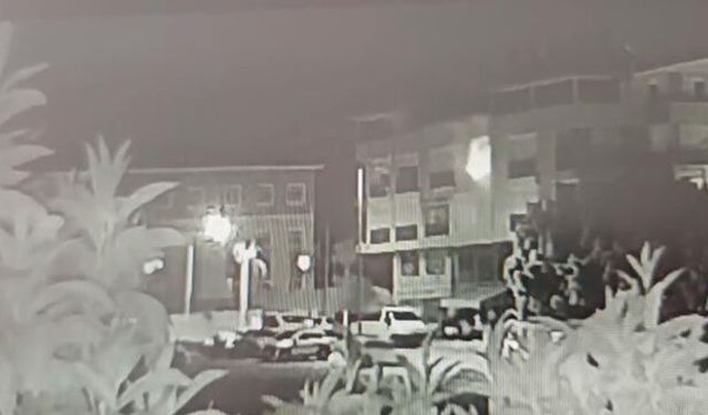 Manavgat'ta balkondan atılan yanan bez atölyeyi küle çevirdi