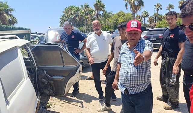 Manavgat'ta otel önünde şüpheli araç yangını