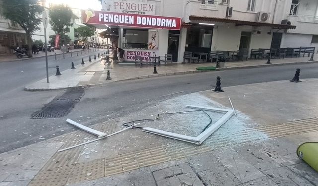 Fırtına pencereyi kopardı, facia kıl payı atlatıldı