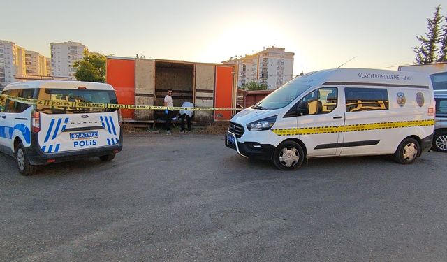 Kamyonet kasasında yaşamını sürdüren şahıs ölü bulundu