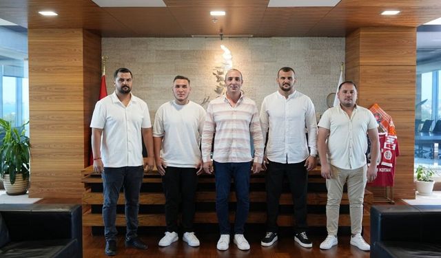 Başkan Kotan'dan Konyaaltılı güreşçilere ödül