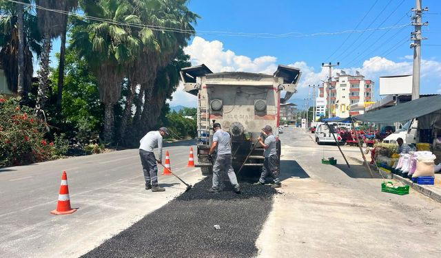 Finike'de yollar yenileniyor