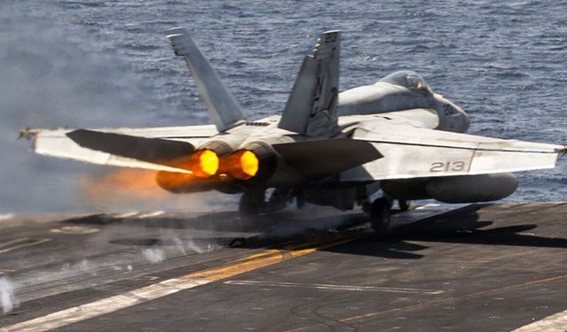 CENTCOM: 20’den fazla savaş gemisi Orta Doğu sularında devriye geziyor