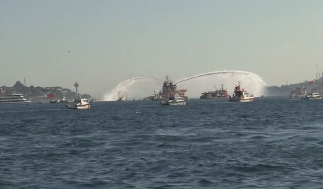 İstanbul Boğazı’nda 15 Temmuz şehitleri için tekne korteji oluşturuldu