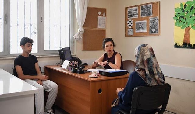 Konyaaltı Belediyesi'nden öğrencilere tercih sürecinde destek