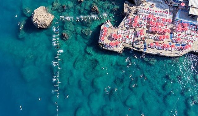 Erenkuş Plajı'nda su cimnastiği dersleri
