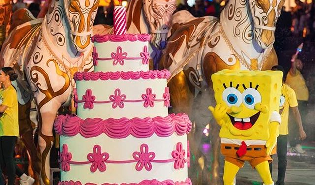 Sünger Bob Kare Pantolon doğum gününü kutladı