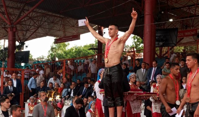 Kırkpınar’da altın zafer: Emirhan Yüksel Tozkoparan Boyu şampiyonu oldu!