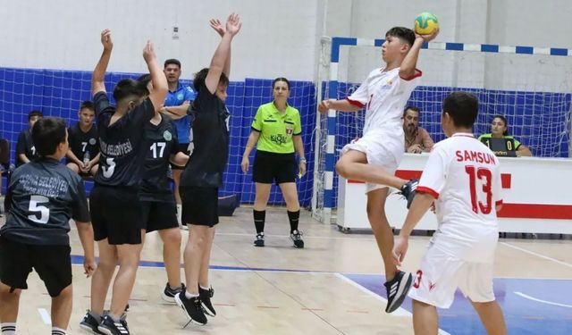 Minikler Hentbol Türkiye Şampiyonası Alanya’da perdeyi açtı
