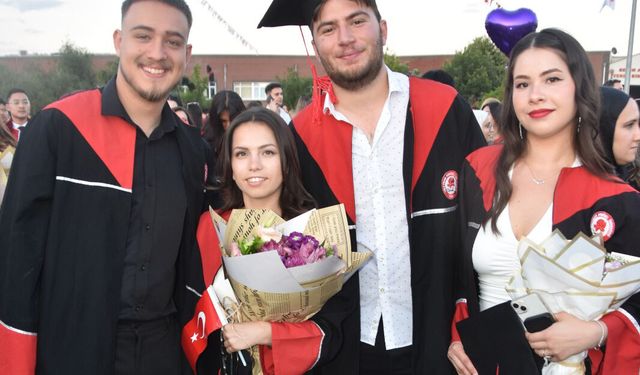 Antalyalı gençler mezuniyet sevincini birlikte yaşadı