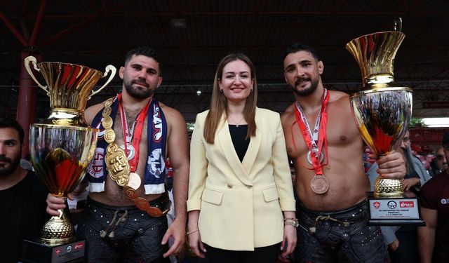 Ordu Aybastı güreşlerinde Başpehlivan Erkan Taş