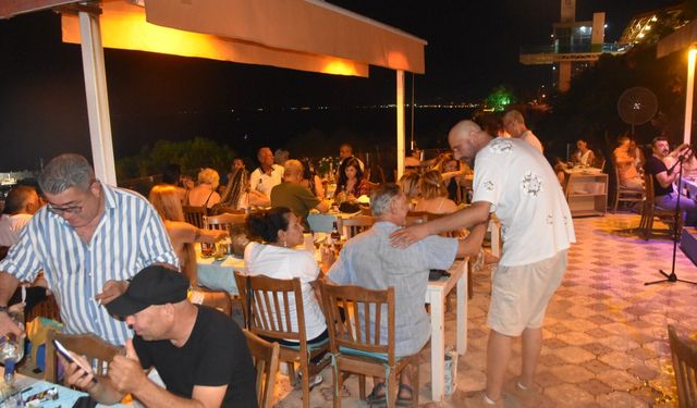BİR GECE, BİR FOTOĞRAF VE YAŞANAN TALİHSİZ TARTIŞMA