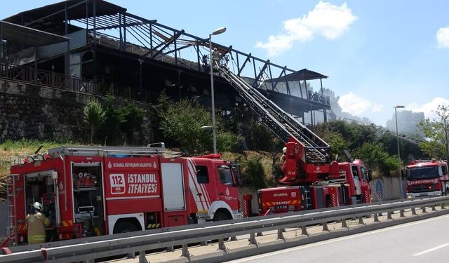 Korkutan yangın: Restoran kullanılamaz hale geldi
