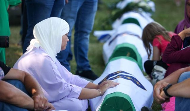 Srebrenitsa Soykırımının 31. yıl dönümü: 10 cenaze daha toprağa verildi