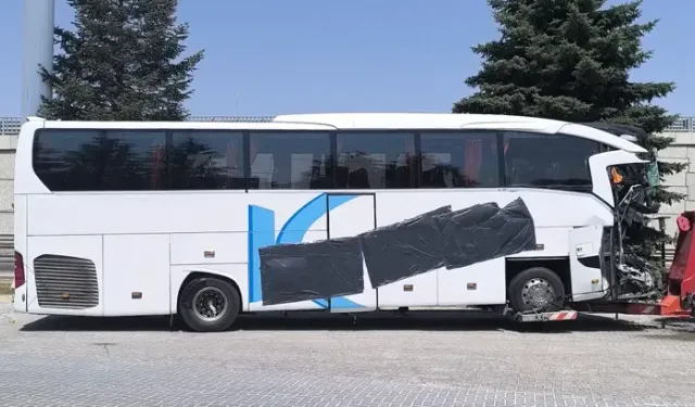 Yolcu otobüsü kamyonete arkadan çarptı: 1 ölü, 15 yaralı