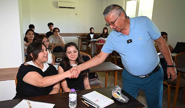 Başkan Topaloğlu öğrencileri ziyaret ederek başarılar diledi