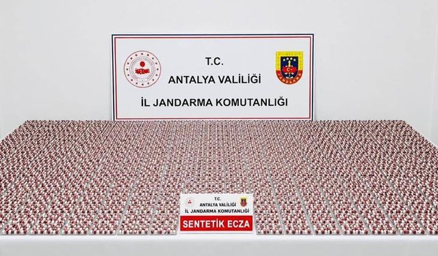 Antalya'da depoda 5 bin 865 adet yasaklı hap ele geçirildi
