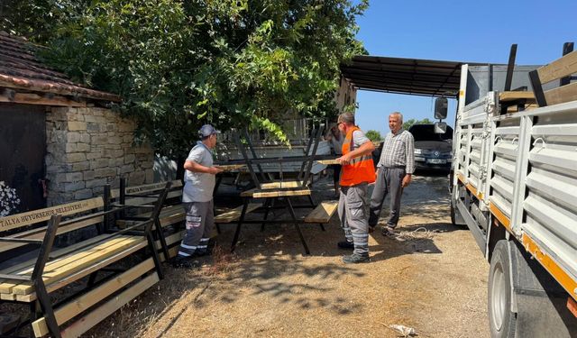 Büyükşehir'den Manavgat’a bank ve piknik masası desteği