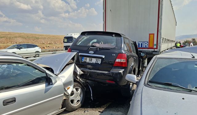 Anız yangını kazaya neden oldu: 13 araç birbirine girdi