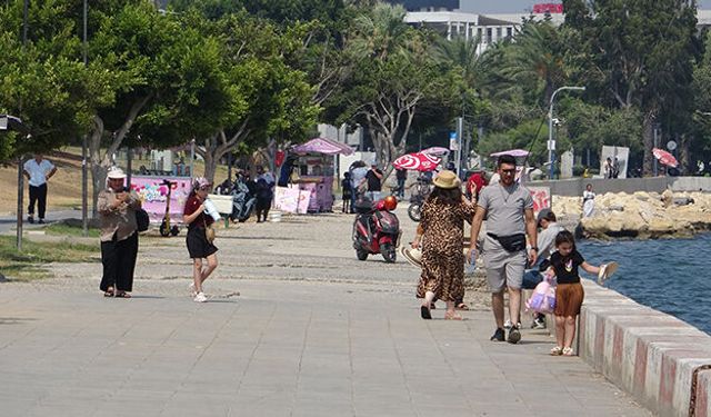 Mersin'de sıcak hava bunalttı