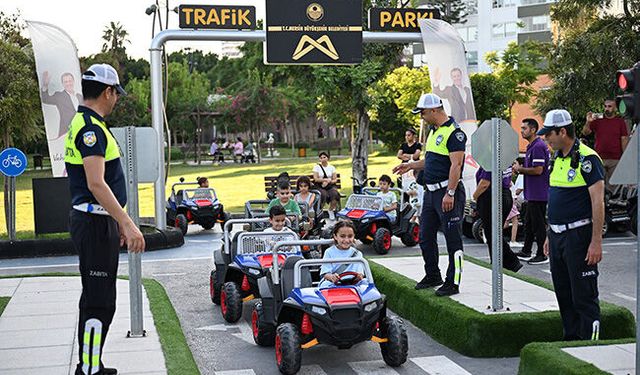 Mersin'de minikler trafik kurallarını öğrendi