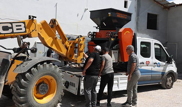 Korkuteli'de yem ezme makinesi desteği