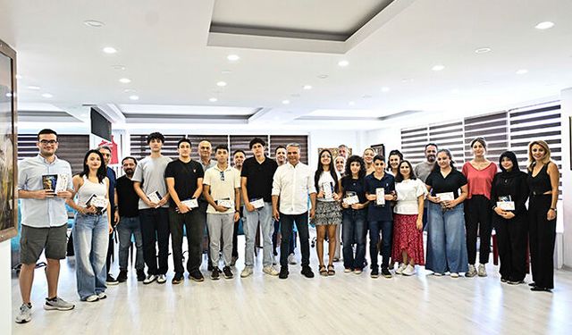 Başkan Uysal başarılı öğrencileri ödüllendirdi