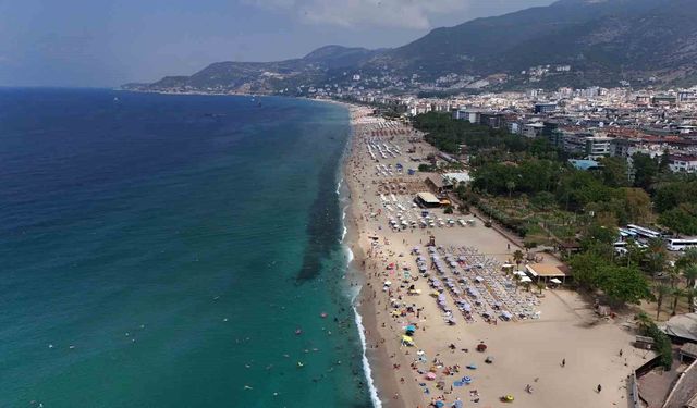 Alanya sahilleri dolup taştı