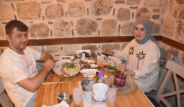 33’lük Plak Meyhane’de aşk dolu yıl dönümü