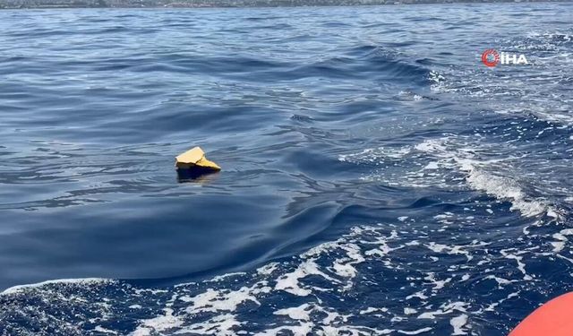 Girne'de batan gemiden denize savrulan eşyalar görüntülendi