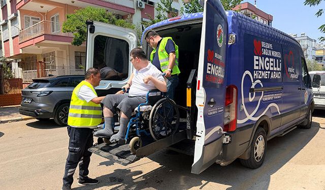 Kepez, ‘Evde Sağlık’la gönüllere dokunuyor
