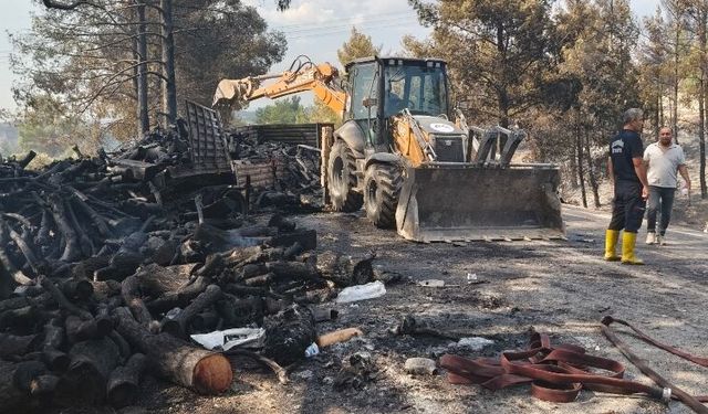 Mersin’de kaza sonrası araçlar alev aldı