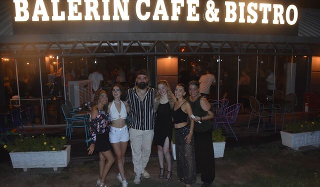 Dansçıların Balerin Cafe gecesi