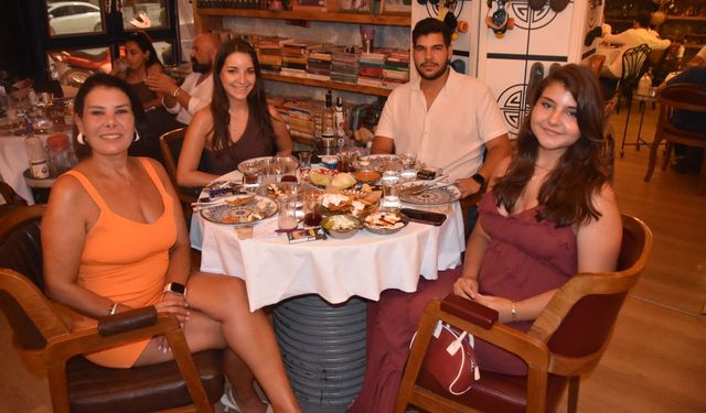 Ana evlatları ile İnkilap'ta