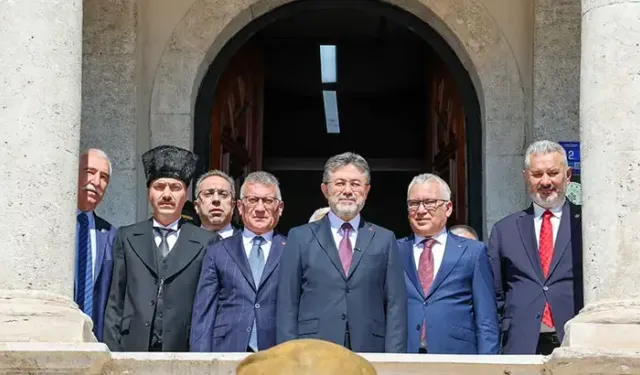 Bakan Yumaklı: 107 yıl önce istiklal için ayağa kalkan Türkiye, bugün istikbalini inşa ediyor