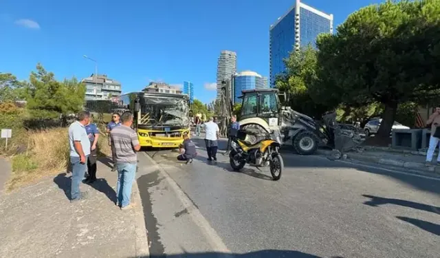 İETT otobüsü iş makinesine çarptı; 5 yaralı