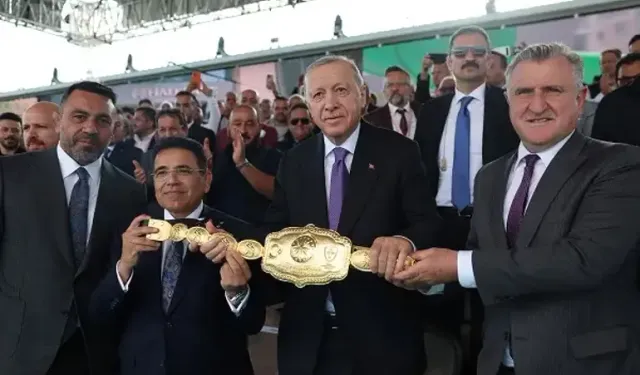 Cumhurbaşkanı Erdoğan, Yağlı Güreş Cumhurbaşkanlığı Kupası final mücadelelerini izledi