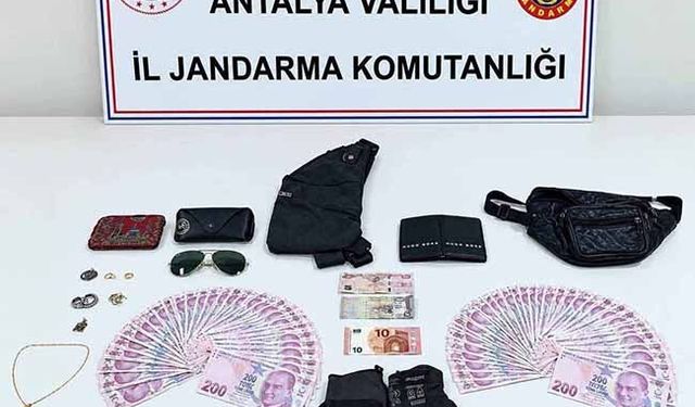 Döşemealtı'nda hırsızlık şüphelileri yakalandı