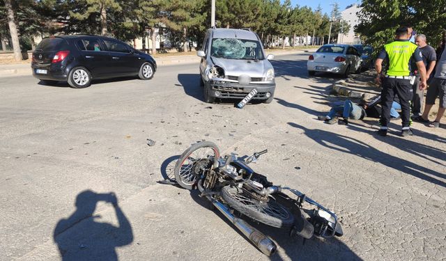 Otomobil ile motosiklet çarpıştı: 1 yaralı