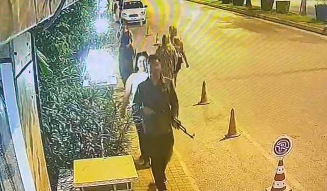 Oyuncak tüfekle sokakta dolaşınca gözaltına alındı