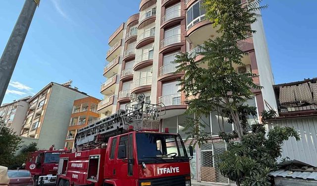 Antalya'da balkonda çıkan yangın korkuttu