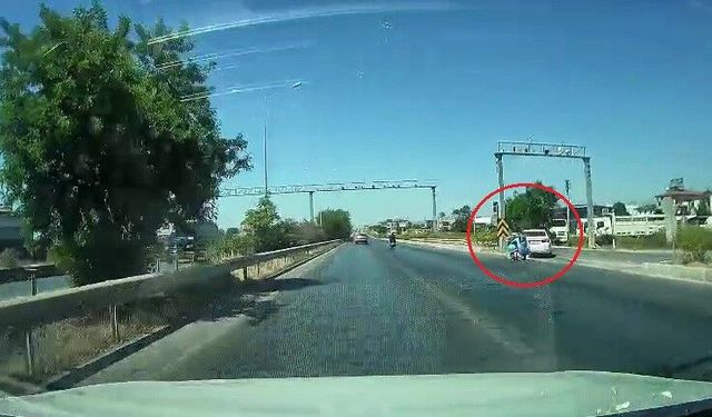 Manavgat'ta kontrolsüz şekilde tali yola dönen otomobil kazaya neden oldu