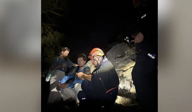 Ormanlık arazide kaybolan 2 Rus turisti AFAD ekipleri kurtardı