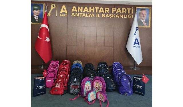Anahtar Parti’den öğrencilere kırtasiye desteği