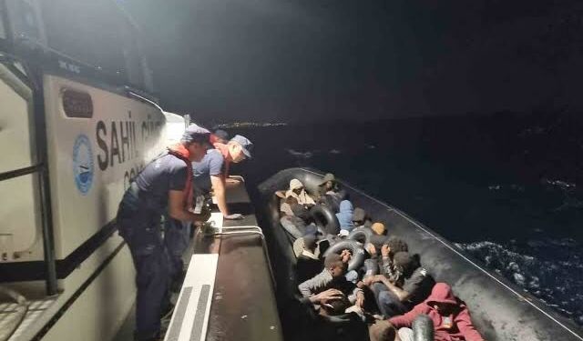Sahil Güvenlikten peş peşe operasyon! 55 düzensiz göçmen yakalandı