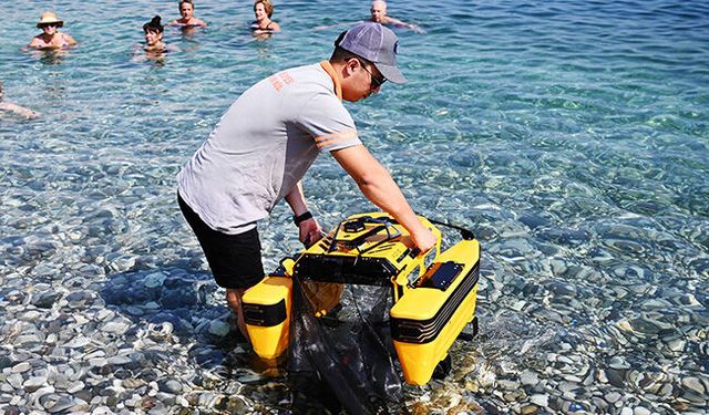 Kemer'de çöp kaparlı temizlik