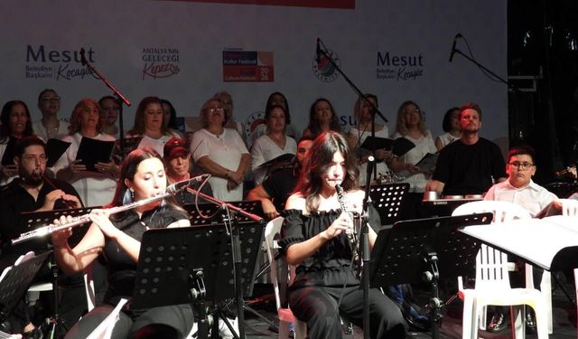 Festivalde barış ezgileri