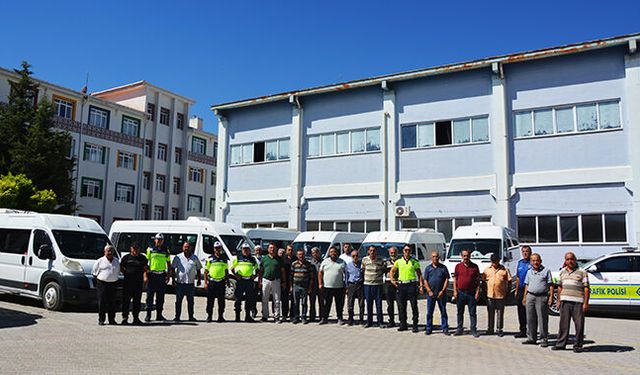 Kemer'de servis şoförlerine bilgilendirme