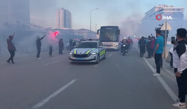 Konya’da Filistin Milli Takımı’na meşaleli karşılama
